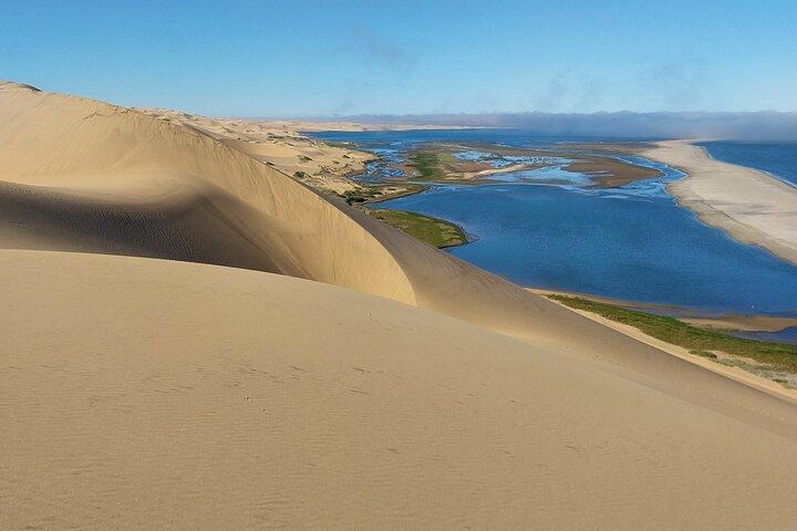 Caiaque de foca em Pelican Point saindo de Walvis Bay