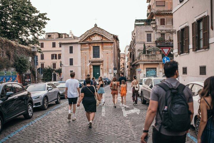Passeggiata notturna nella magia di Roma