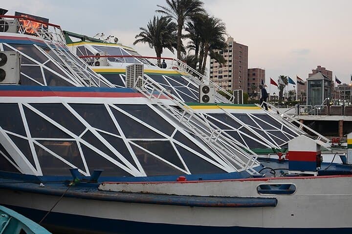 Cairo/Giza: Sunset Dinner Cruise on the Nile River Tour with Show