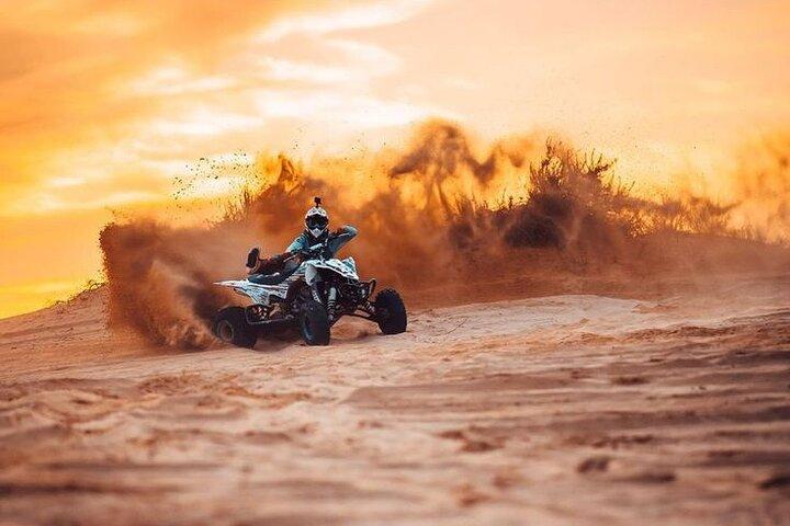 Dune Bashing Quadfahren und Kamelreiten mit Grillgericht