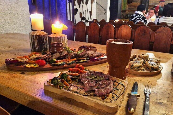 Jantar com espetáculo de cavaleiros medievais e música ao vivo em Munique