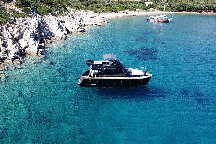 Bodrum Private Motoryacht-Tour mit Mittagessen für 6 Stunden