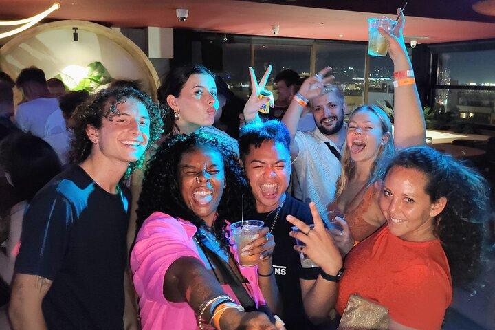 Athens Party Pub Crawl w / 1 hora de barra libre y discoteca VIP Acceso