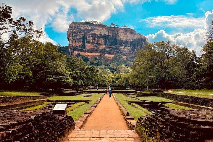Felsenfestung Sigiriya und Höhlentempel von Dambulla – All Inclusive