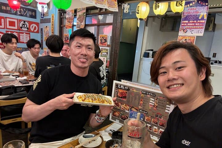 Tokyo: Shibuya Bar Crawl Tour -3 Drinks & Local Foods-