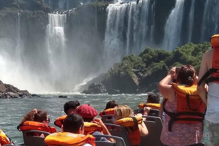 Iguazu Falls: Argentina sidotur med båttur och buffélunch