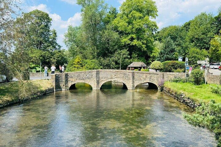 ロンドン発コッツウォルズ日帰りツアー（ビレッジランチ付）
