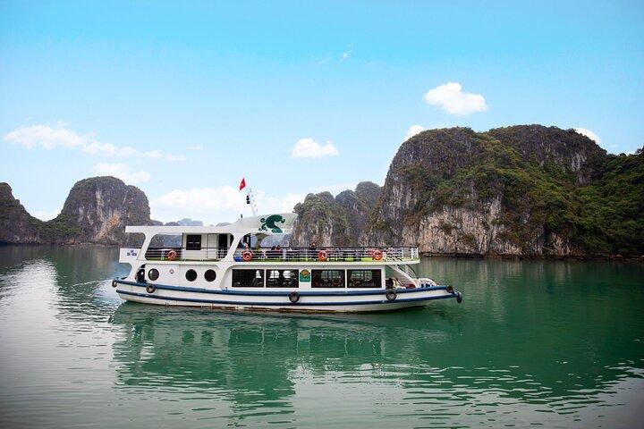 Descubra Pristine Nature Bai Tu Long Bay com La Muse Cruise