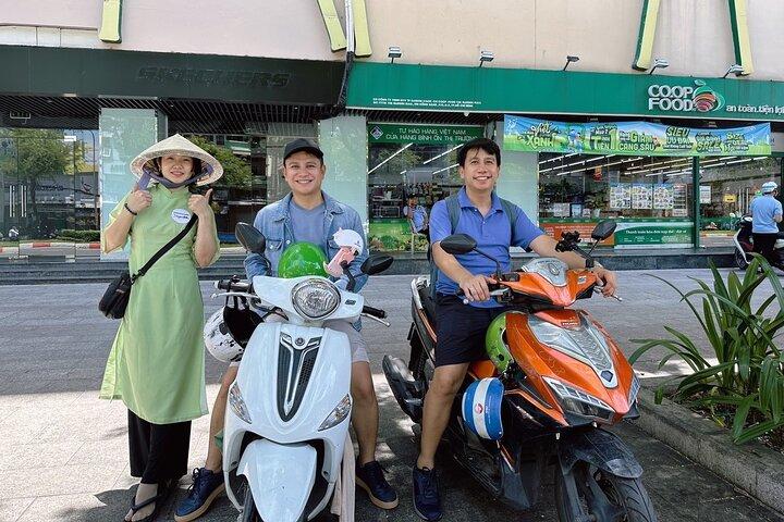 Saigon: Historische Rollertour am Morgen mit optionalem Ao Dai-Fahrer