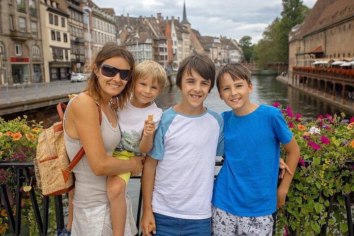 Visite guidée privée des points forts de la ville de Strasbourg adaptée aux enfants