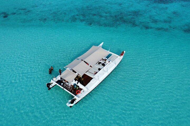 Schnorcheln mit dem Katamaran nach El Cielo und zum Money Bar Beach Club