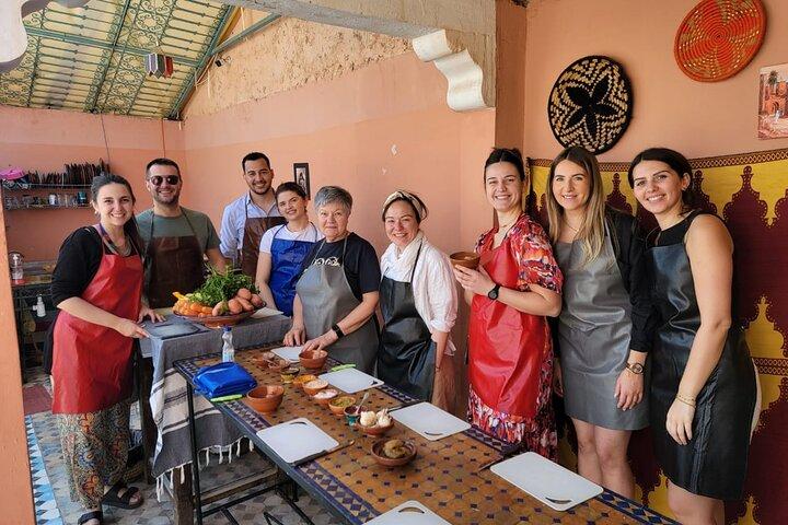 Corso di cucina con una famiglia marocchina