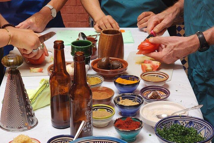 Corso di cucina con una famiglia marocchina