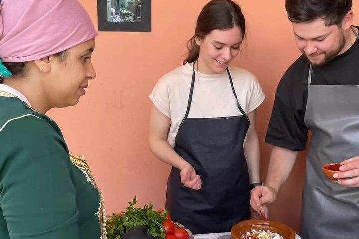 Corso di cucina con una famiglia marocchina
