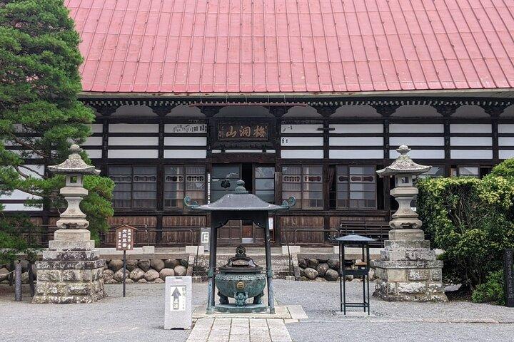 日本の歴史的な小布施と北斎の狂気の芸術家を巡る 1 日ツアー