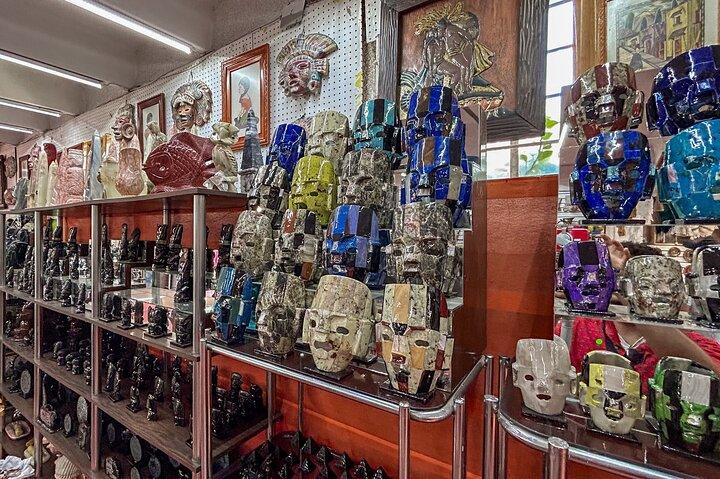 テオティワカン＆グアダルーペ神殿＋ソチミルコ、コヨアカン＆フリーダカーロコンボツアー