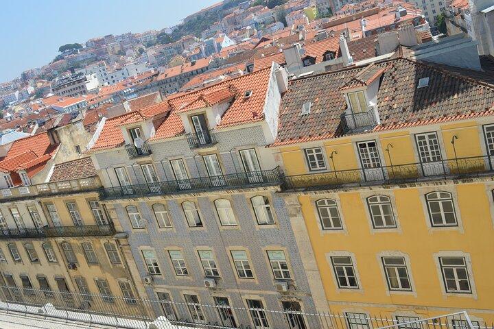 Lisbon city tour on history, culture and current topics