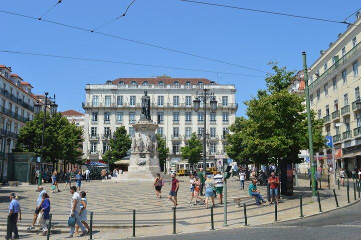 Lisbon city tour on history, culture and current topics