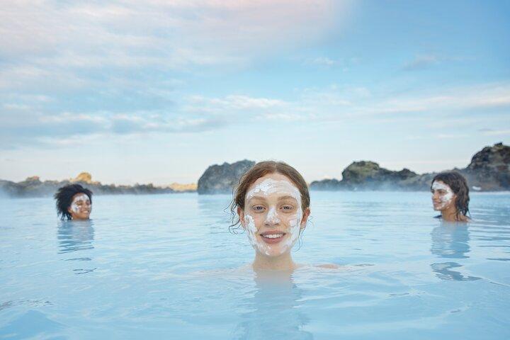 Blaue Lagune Eintritt mit Maske, Getränk, Transfers von Reykjavik