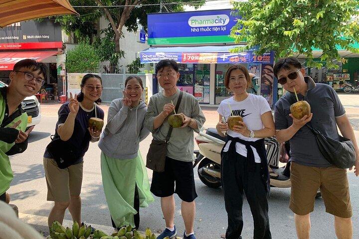 Scooter de aventura invisível Morning Saigon com opção Ao Dai Riders