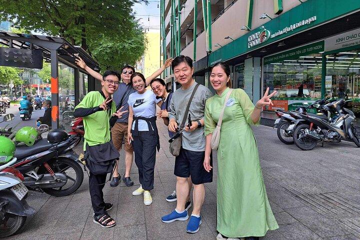 Matin Saigon Unseen + Street Food Tour avec option Ao Dai Riders