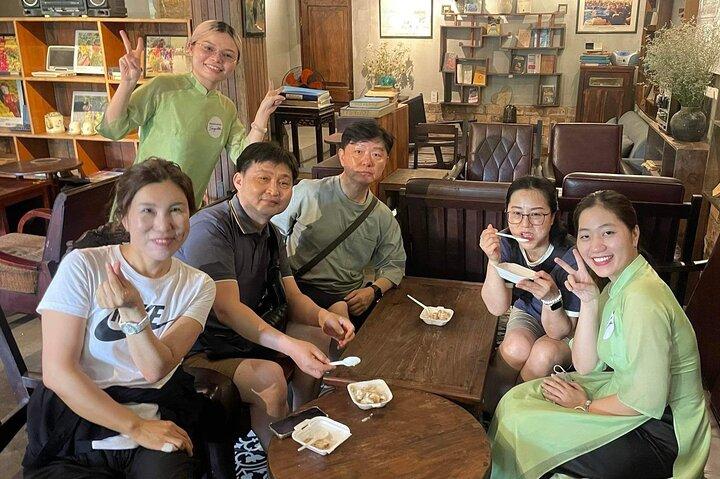 Scooter de aventura invisível Morning Saigon com opção Ao Dai Riders