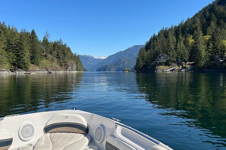 Tour privato in barca alle cascate Granite e Silver Falls a Vancouver