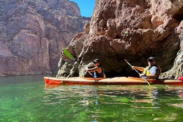 Excursão privada em Kayak Emerald Cave com Hotel Pickup