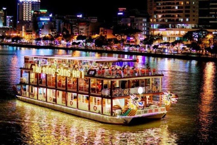 Paseo nocturno en barco por el río Da Nang Han con espectáculo los fines de semana