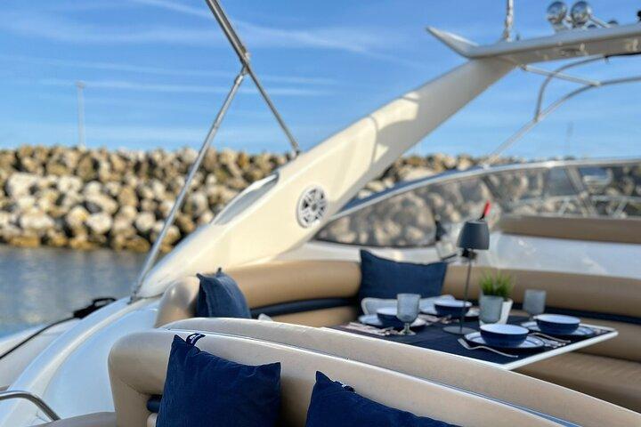 Privat tur til Arrábida-kysten ombord på en yacht