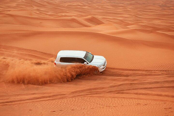 Safari mattutino delle dune rosse: Dune Bashing, giro in cammello e quad
