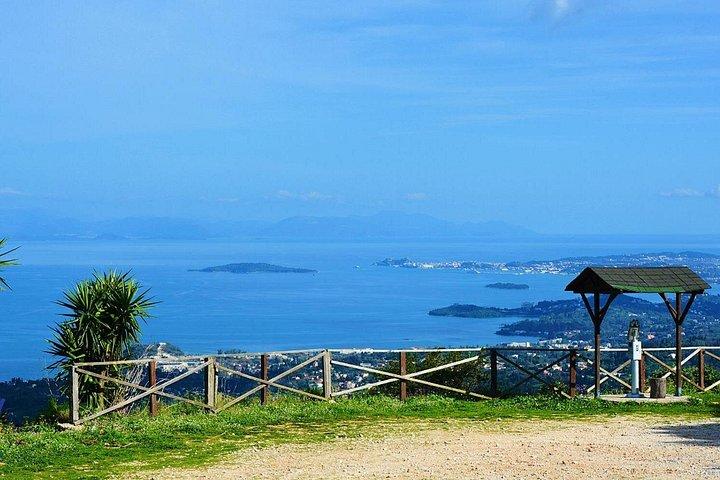 コルフ島の主要山脈をセルフガイドでドライブ