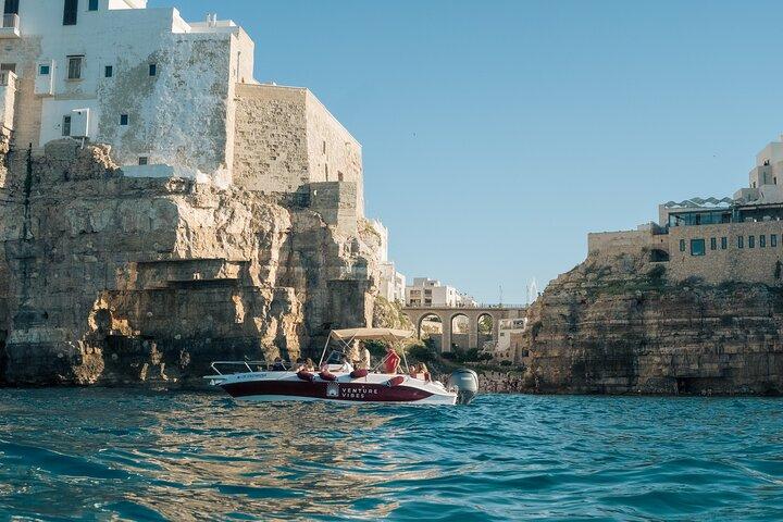 Passeio exclusivo de barco privado de 6 horas em Polignano a Mare