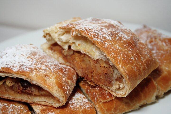 Historie og Strudel, få 800 år og lækker mad, lokal guide