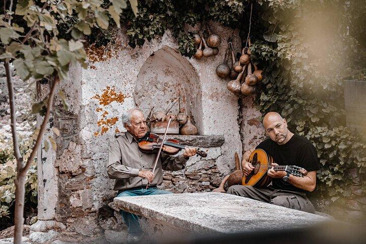 Matlagning Upplev levande musik och traditionell dans i Naxos