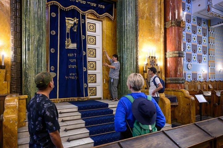 Vandringstur till Budapest Jewish Heritage Memorial och inträde till synagogan