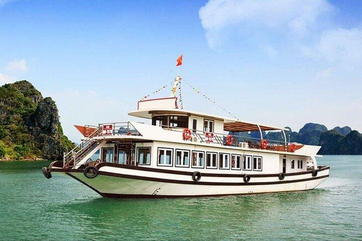 6 timmars privat båttur Halong Bay shore utflykter