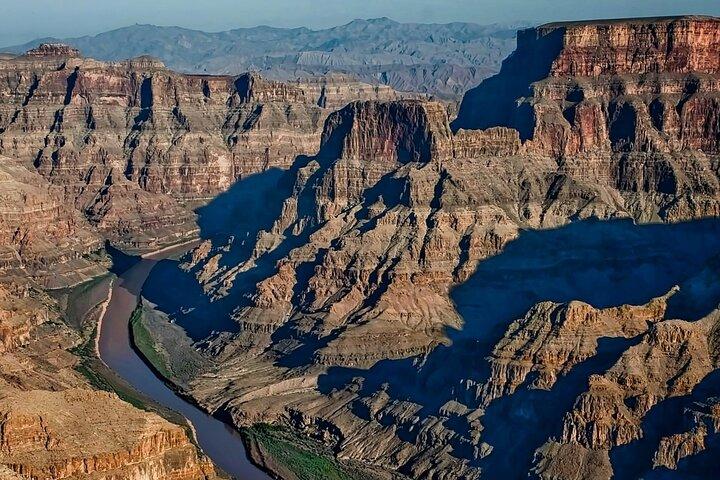 ラスベガス発ヘリコプターで行くグランドキャニオン・ウエストリム日帰りツアー