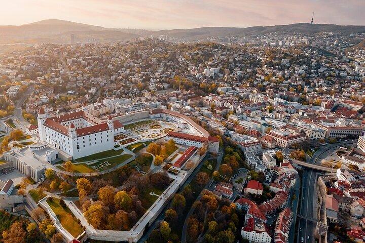 Viagem privada de um dia de Budapeste a Gyor, Bratislava e volta