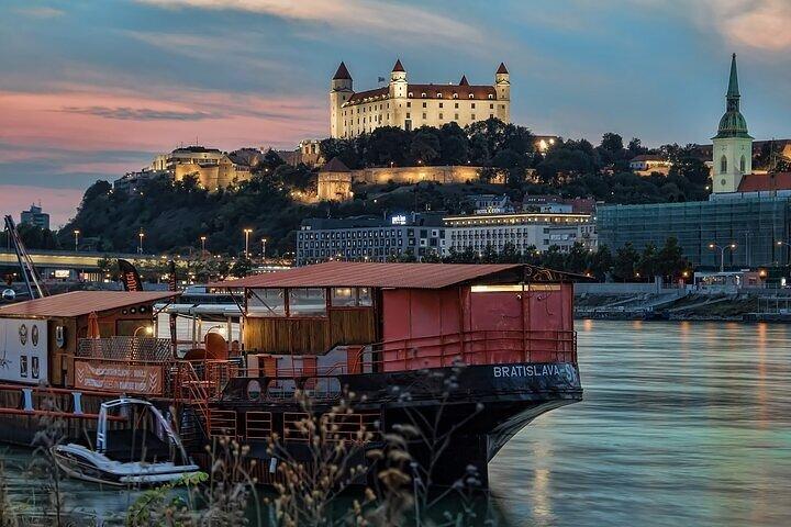 Excursion privée d'une journée de Budapest à Gyor, Bratislava et retour