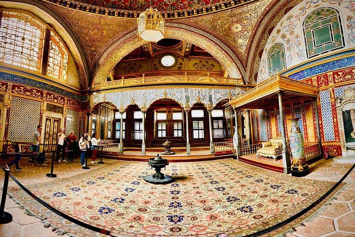 Private Topkapı palace & Harem from an expert with skip the lines