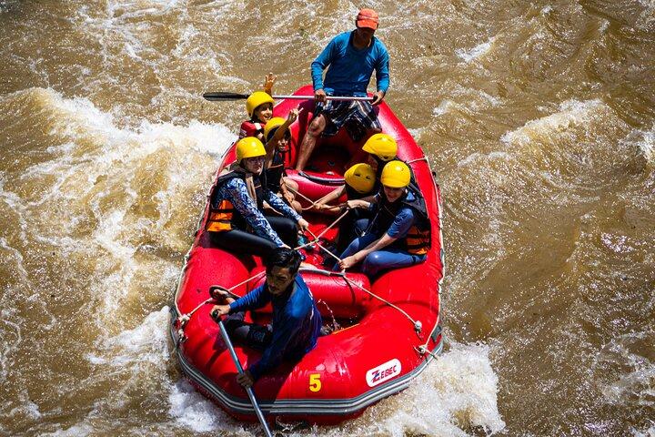 Rafting 7KM & ATV visita caverna de macaco e cachoeira com almoço