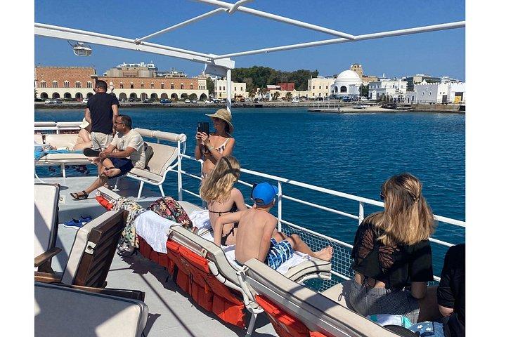 ロードス湾から湾へのスイムクルーズ - ワイン付きギリシャ料理ビュッフェ