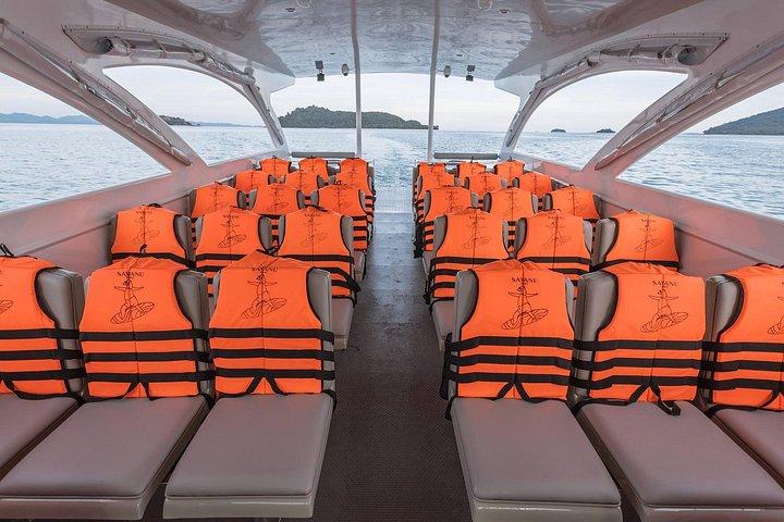 スピード・カタマランによるジェームズ・ボンド島終日ツアー