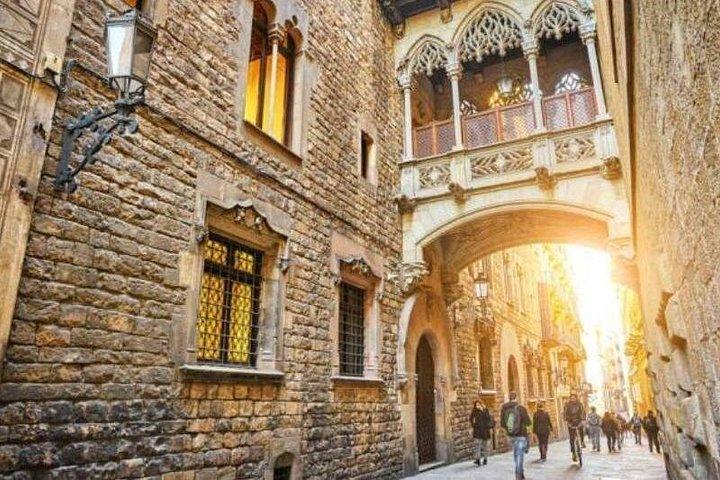 Guía Francés Tour a pie completo por Barcelona : Casco antiguo & Gaudí