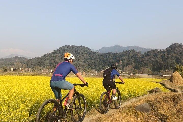 ポカラ渓谷マウンテンバイクアドベンチャープライベートツアー