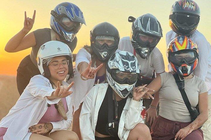 Utforska Agafay Desert: Buggy & Camel Rides with Dinner Show