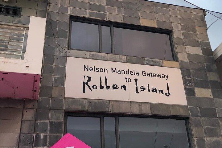 Robben Island, giardini di Kirstenbosch e tour di Groot Constantia