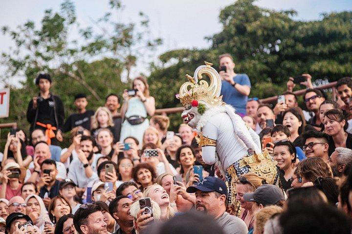 ウルワツ寺院、ケチャ ダンス、パダン パダン、スルバン ビーチ ツアー