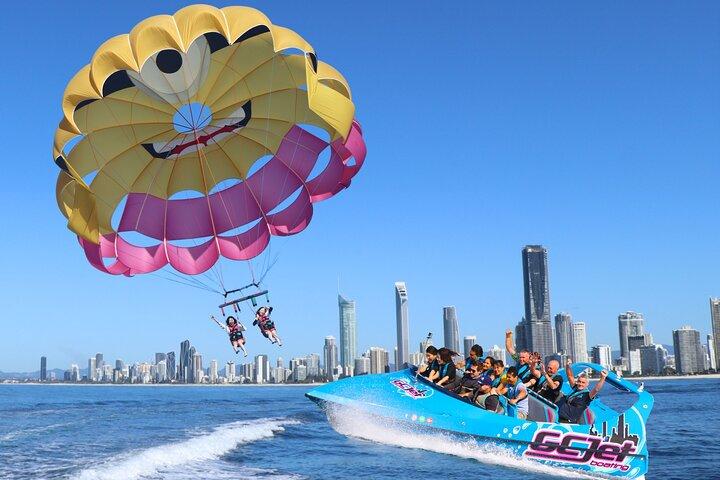 Gold Coast & Surfers Paradise - Combinatie parasail en V8-jetboot